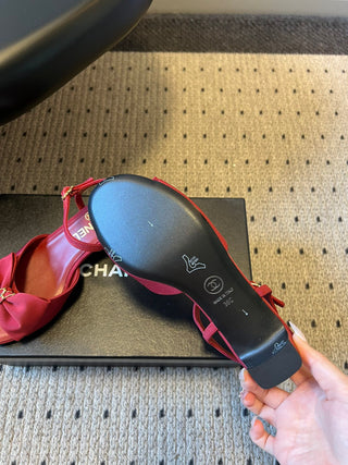 26ss Low-heeled ankle sandals with bow