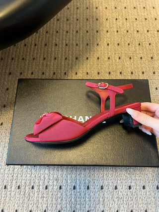 26ss Low-heeled ankle sandals with bow