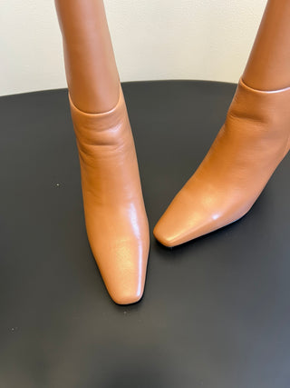 Saint Lauren* minimalist high-luxury classic pointed-toe high-heeled boots