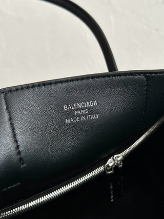 ba1enciaga bel air black and silver medium size 🖤