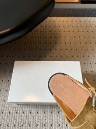 Maison Margiel*26ss Spring-Summer New Collection: Split-Toe Mules/Brogues with Straps