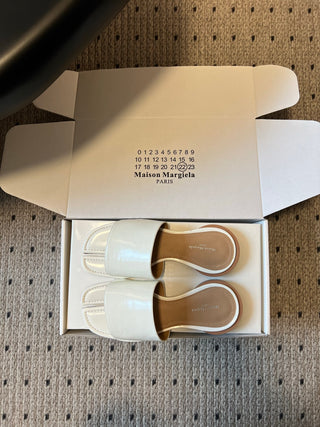 Maison Margiel*26SS Spring/Summer New Collection: Split Toe, One-Strap, Flat Sandals