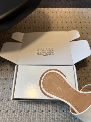 Maison Margiel*26SS Spring/Summer New Collection: Split Toe, One-Strap, Flat Sandals
