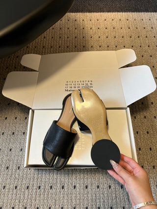 Maison Margiel*26SS Spring/Summer New Collection: Split Toe, One-Strap, Flat Sandals