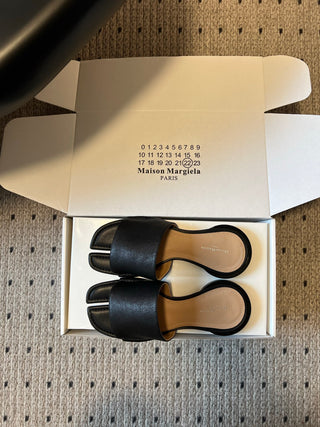 Maison Margiel*26SS Spring/Summer New Collection: Split Toe, One-Strap, Flat Sandals