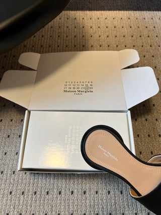 Maison Margiel*26SS Spring/Summer New Collection: Split Toe, One-Strap, Flat Sandals