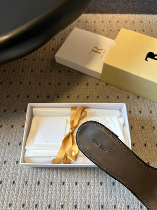 The Ro*26ss Spring-Summer New Collection Square-Toe Strappy Low-Heeled Sandals