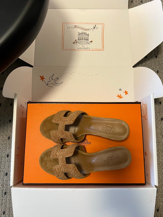 Herme*26ss Spring and Summer New Collection of Braided Low-Heeled Sandals