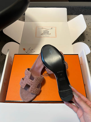 Herme*26ss Spring and Summer New Collection of Braided Low-Heeled Sandals