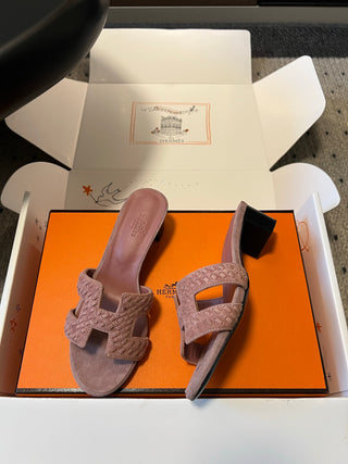 Herme*26ss Spring and Summer New Collection of Braided Low-Heeled Sandals