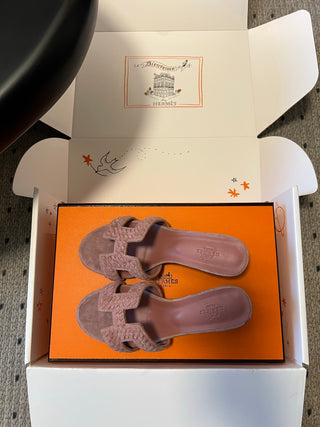 Herme*26ss Spring and Summer New Collection of Braided Low-Heeled Sandals