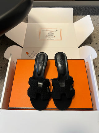 Herme*26ss Spring and Summer New Collection of Braided Low-Heeled Sandals