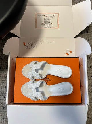 Herme*26ss Spring and Summer New Collection of Braided Low-Heeled Sandals