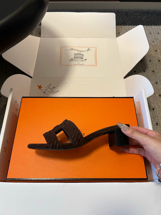 Herme*26ss Spring and Summer New Collection of Braided Low-Heeled Sandals