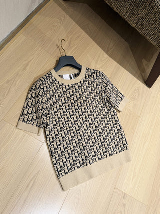 Dio*26’s new Oblique Old Floral Short-Sleeve Knit