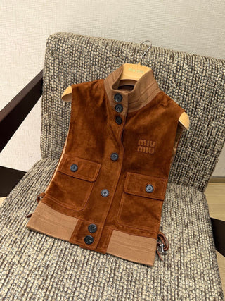 MiuMi*26’s new caramel-colored genuine suede vest