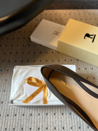 The Ro*26ss summer new collection featuring pointed toes, cat heels, and minimalist office loafers