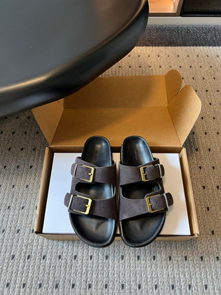 The Ro*26ss summer collection’s new design with double buckles and Birkenstock-style sandals