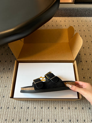 The Ro*26ss summer collection’s new design with double buckles and Birkenstock-style sandals
