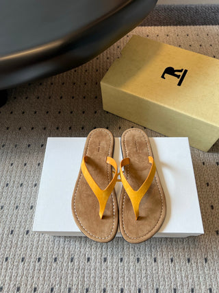 The Ro*26ss summer collection’s new minimalist flip-flops