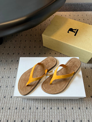 The Ro*26ss summer collection’s new minimalist flip-flops