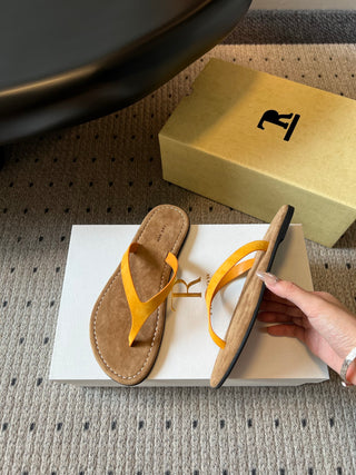 The Ro*26ss summer collection’s new minimalist flip-flops