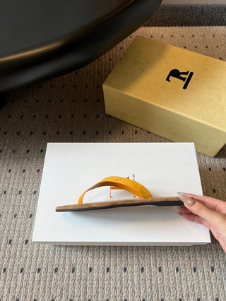 The Ro*26ss summer collection’s new minimalist flip-flops
