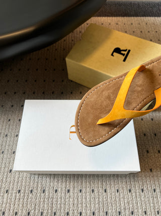 The Ro*26ss summer collection’s new minimalist flip-flops
