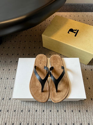 The Ro*26ss summer collection’s new minimalist flip-flops