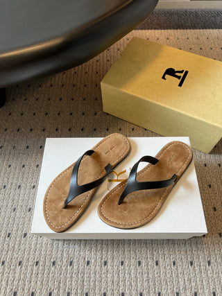 The Ro*26ss summer collection’s new minimalist flip-flops