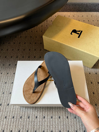 The Ro*26ss summer collection’s new minimalist flip-flops
