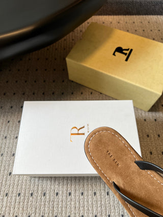 The Ro*26ss summer collection’s new minimalist flip-flops