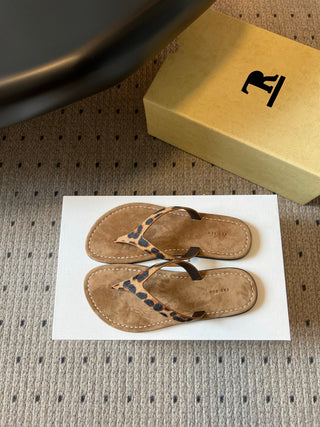 The Ro*26ss summer collection’s new minimalist flip-flops