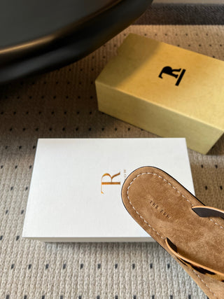 The Ro*26ss summer collection’s new minimalist flip-flops