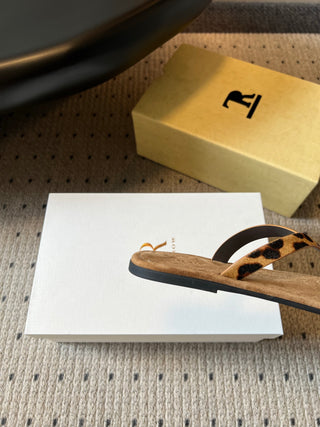 The Ro*26ss summer collection’s new minimalist flip-flops