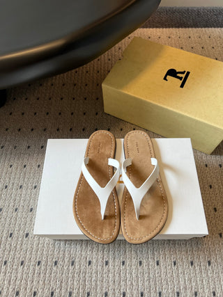 The Ro*26ss summer collection’s new minimalist flip-flops