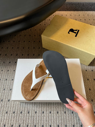 The Ro*26ss summer collection’s new minimalist flip-flops