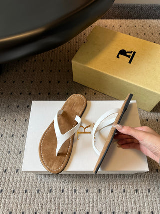 The Ro*26ss summer collection’s new minimalist flip-flops