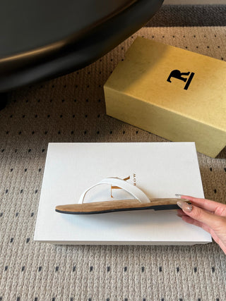 The Ro*26ss summer collection’s new minimalist flip-flops