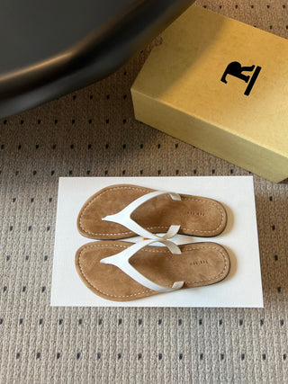The Ro*26ss summer collection’s new minimalist flip-flops