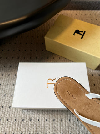 The Ro*26ss summer collection’s new minimalist flip-flops