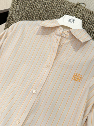 Loe**26 Spring/Summer New Arrivals: Apricot-colored Striped Waist-Cinching Shirt