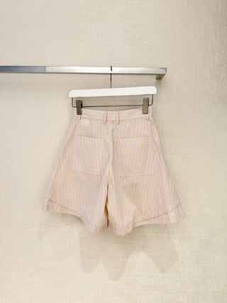 Loewe’s new 2026 Spring-Summer collection of 100% cotton striped shorts.