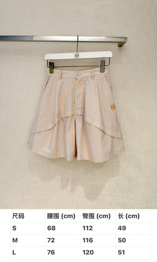 Loewe’s new 2026 Spring-Summer collection of 100% cotton striped shorts.