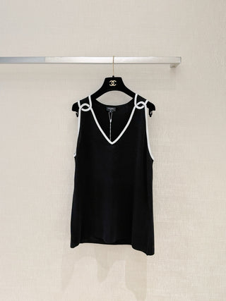 Chane*26’s new knit vest.