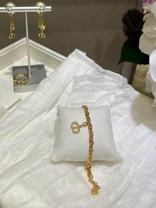 𝐃𝐢𝐨 * 25-year-old, fully encrusted CD pendant in champagne gold with a bracelet.
