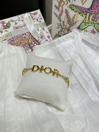 Dio*’s new gold-lettered crystal bracelet.
