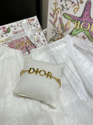 Dio*’s new gold-lettered crystal bracelet.