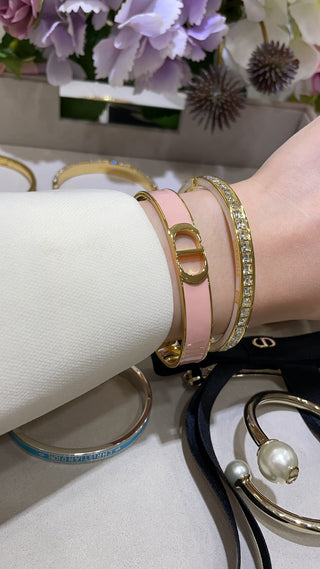 Dio* New Gold CD Letter Pink Enamel Open Bangle