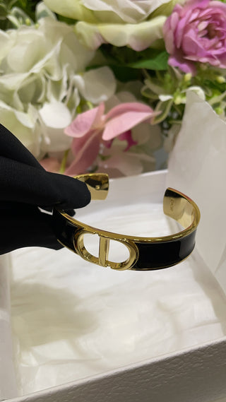 Dio* New Gold CD Letter Black Enamel Open Bangle